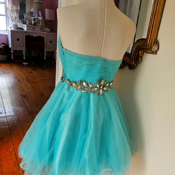 Fabuluxe Formal Dress Size Small - Picture 7 of 8